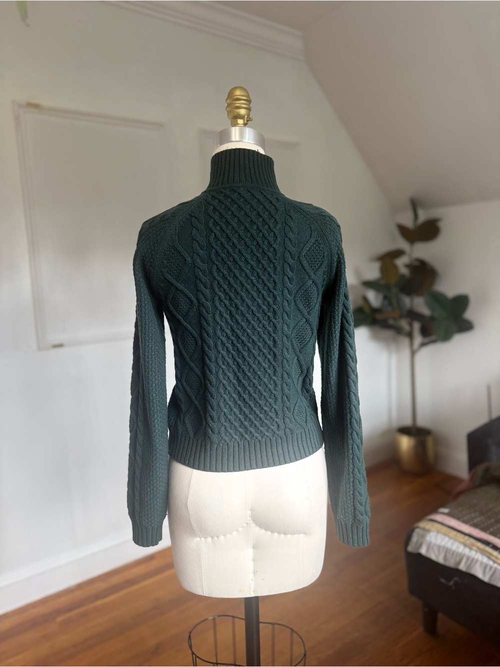 Aritzia Dark Green Cable-Knit Half-Zip Sweater - Picture 5 of 8